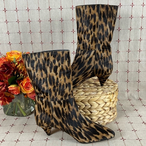 Vince Camuto Rastel3 Animal Print Cow Hide Mid Calf Boots Size 7.5 Cow Fur NWOB - Picture 3 of 9